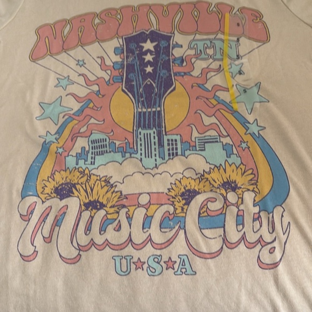NWT‎ NASHVILLE Zoe + Liv Tee shirt unisex beige size S